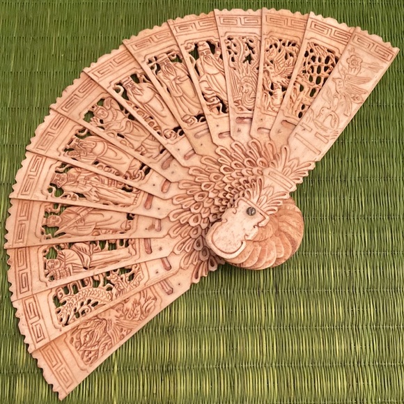 Chinese Crafted Bovine bone Fan - Picture 1 of 14